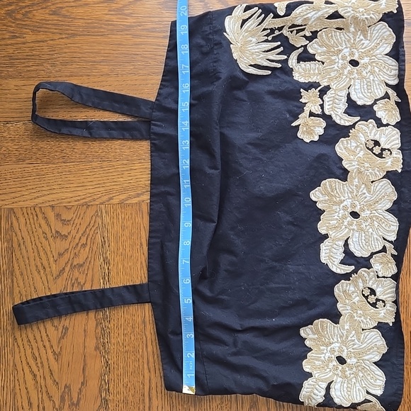 Banana Republic Black Crop Tank Top with Embroidered Flowers, 100% Cotton, Sz L - Picture 5 of 9